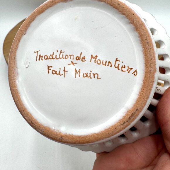 Italy Pottery Hand Painted 5.25” Reticulated Pierced Bow at Flowers - Picture 9 of 9